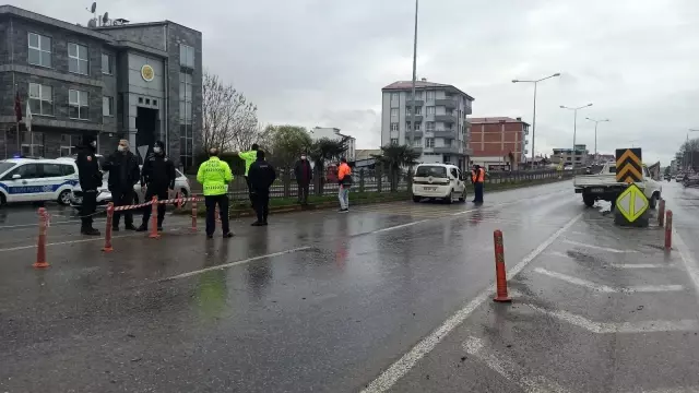 Kamyonet ile hafif ticari araç çarpıştı: 1 yaralı Kamyonet ile hafif ticari araç çarpıştı: 1 yaralı