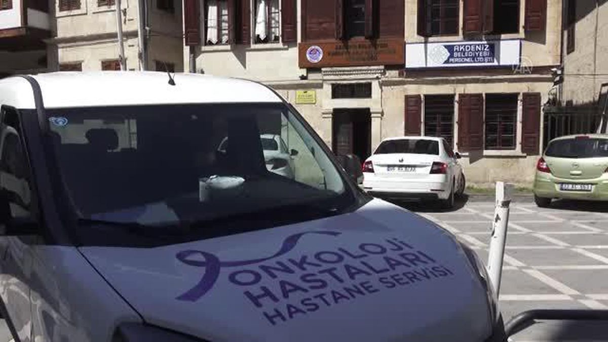 Kanser hastaları 'Onko-Büs' hizmetiyle hastaneye götürülüyor