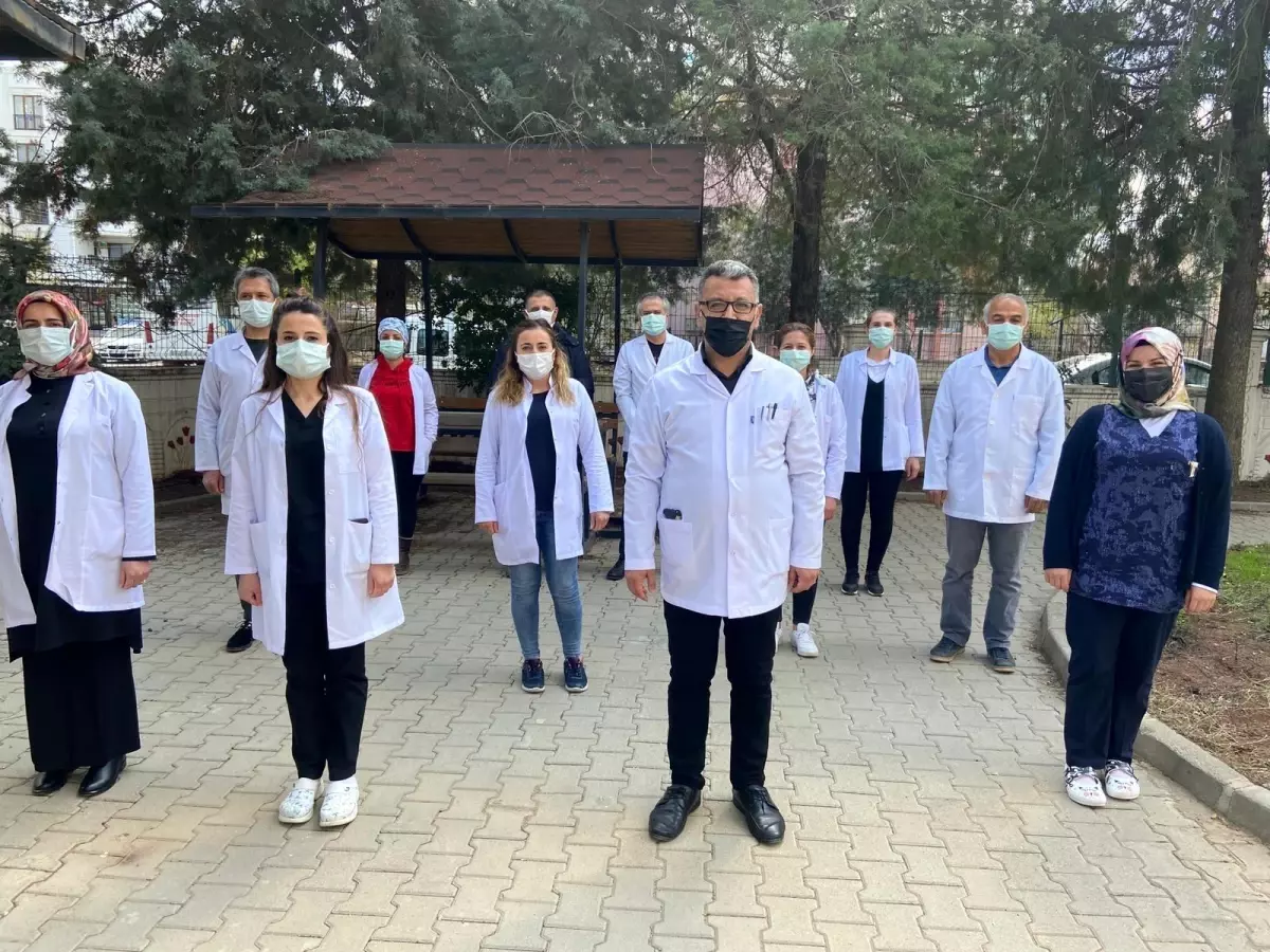 Korona virüsten ölen sağlıkçılar anıldı 1 korona virusten olen saglikcilar anildi 14035802 amp