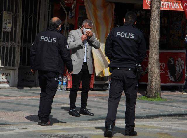 Kredisini ödeyemeyen vatandaş, banka şubesine saldırdı