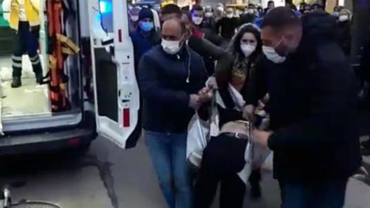 Mağazanın reyonundan aldığı bıçakla bileklerini kesti