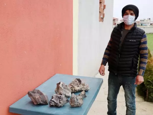 AFYONKARAHİSAR Meteorit diye 5 yıl saklayıp, gramını 3 dolara satmadı, lav taşı çıktı AFYONKARAHİSAR Meteorit diye 5 yıl saklayıp, gramını 3 dolara satmadı, lav taşı çıktı