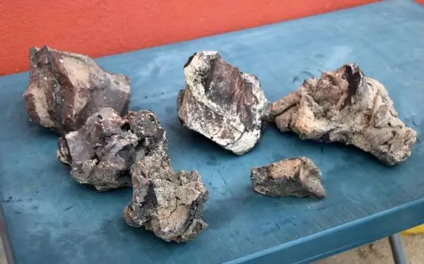 AFYONKARAHİSAR Meteorit diye 5 yıl saklayıp, gramını 3 dolara satmadı, lav taşı çıktı AFYONKARAHİSAR Meteorit diye 5 yıl saklayıp, gramını 3 dolara satmadı, lav taşı çıktı
