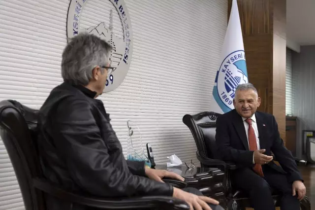 Eski Bakan Kürşat Tüzmen, Başkan Memduh Büyükkılıç'ı ziyaret etti Eski Bakan Kürşat Tüzmen, Başkan Memduh Büyükkılıç'ı ziyaret etti