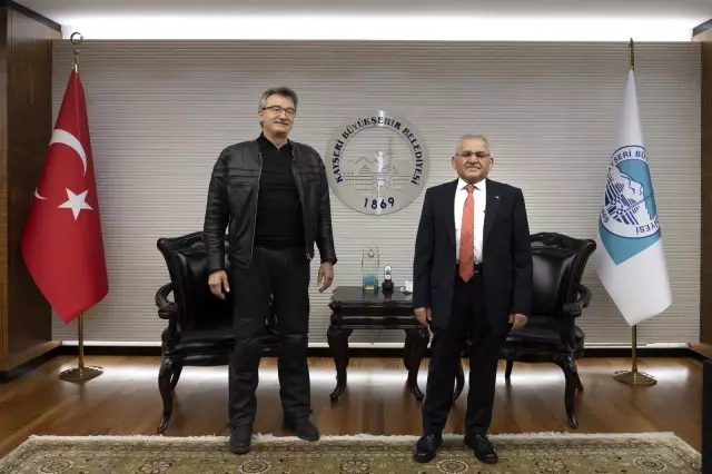 Eski Bakan Kürşat Tüzmen, Başkan Memduh Büyükkılıç'ı ziyaret etti Eski Bakan Kürşat Tüzmen, Başkan Memduh Büyükkılıç'ı ziyaret etti