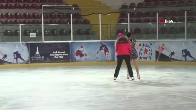 (Özel haber) Sıcağı sevmediği için buz patenine başladı, lisanslı sporcu oldu (Özel haber) Sıcağı sevmediği için buz patenine başladı, lisanslı sporcu oldu