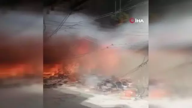 Pakistan'da pazar yerinde yangın