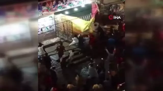 Pakistan'da türbelerin kapatılması nedeni ile halk polisle çatıştı: 5 yaralı