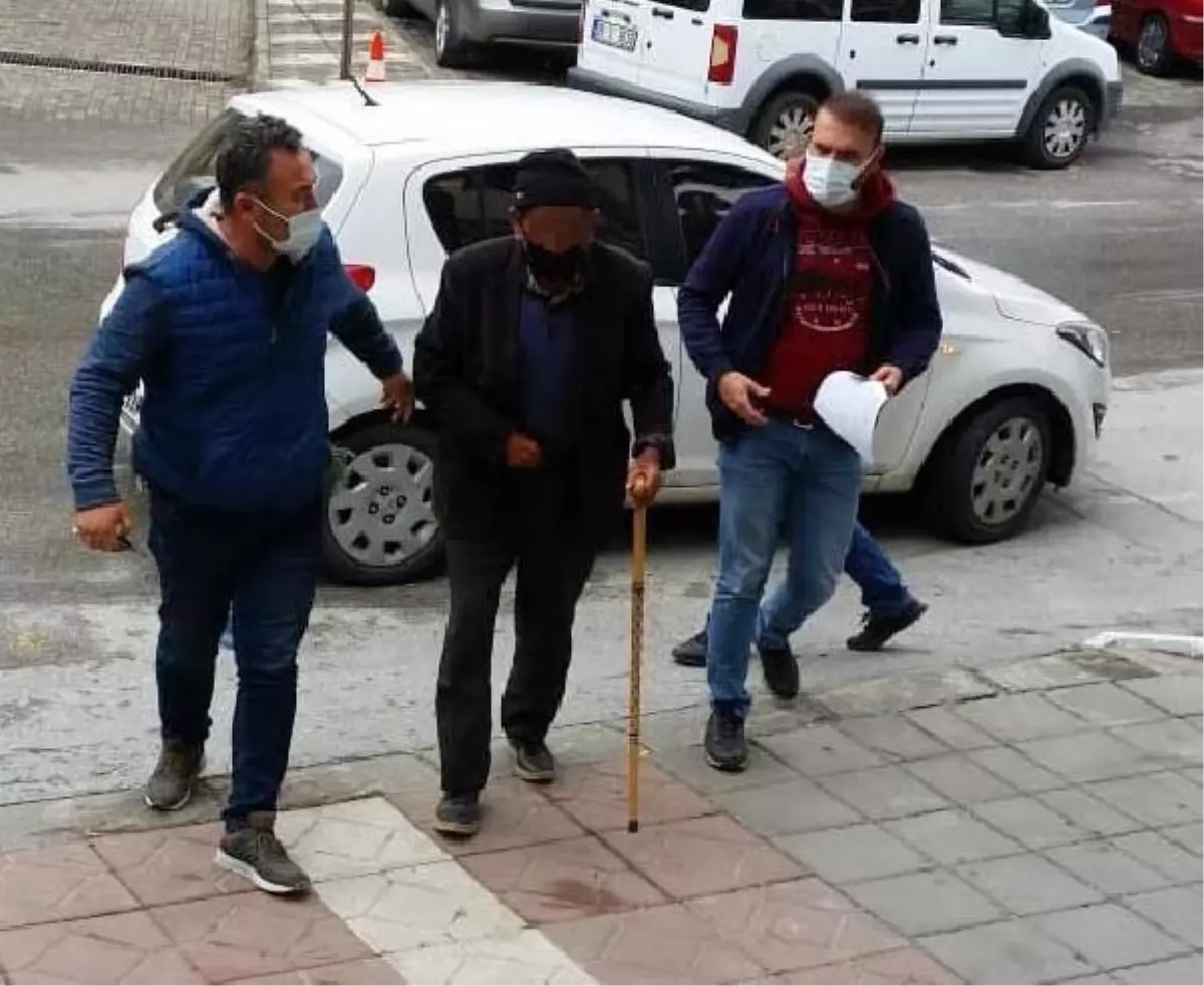 Pazara gelen kadınları taciz eden bastonlu adam tutuklandı (2)