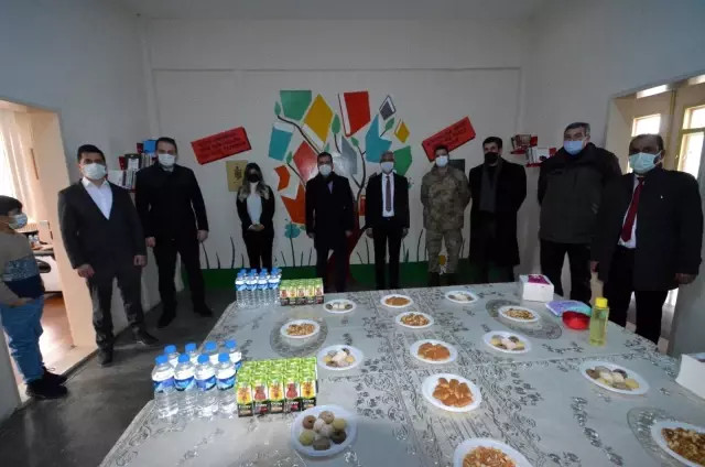 Sarıkamış'ta 'Kütüphane Haftası'etkinliği düzenlendi Sarıkamış'ta 'Kütüphane Haftası'etkinliği düzenlendi