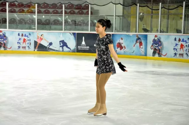 (Özel haber) Sıcağı sevmediği için buz patenine başladı, lisanslı sporcu oldu (Özel haber) Sıcağı sevmediği için buz patenine başladı, lisanslı sporcu oldu