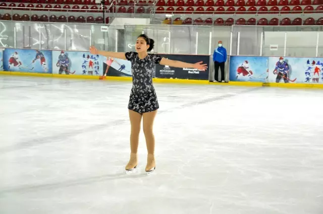 (Özel haber) Sıcağı sevmediği için buz patenine başladı, lisanslı sporcu oldu (Özel haber) Sıcağı sevmediği için buz patenine başladı, lisanslı sporcu oldu