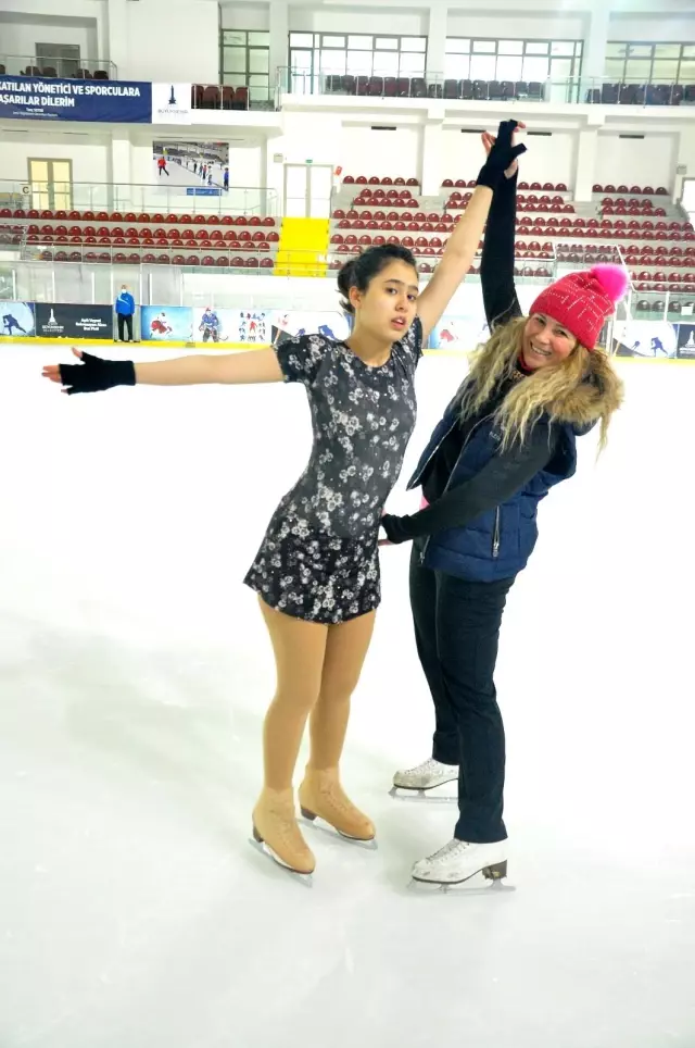 (Özel haber) Sıcağı sevmediği için buz patenine başladı, lisanslı sporcu oldu (Özel haber) Sıcağı sevmediği için buz patenine başladı, lisanslı sporcu oldu
