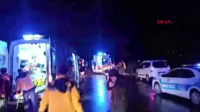 SİVAS Sivas'ta yolcu otobüsü devrildi 39 yaralı - Yeniden SİVAS Sivas'ta yolcu otobüsü devrildi 39 yaralı - Yeniden