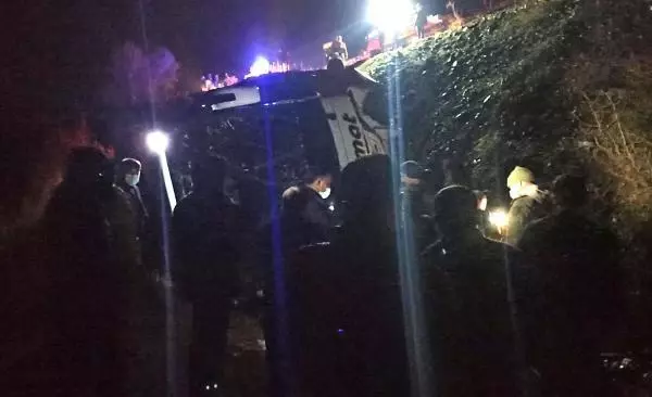 SİVAS Sivas'ta yolcu otobüsü devrildi 39 yaralı - Yeniden SİVAS Sivas'ta yolcu otobüsü devrildi 39 yaralı - Yeniden