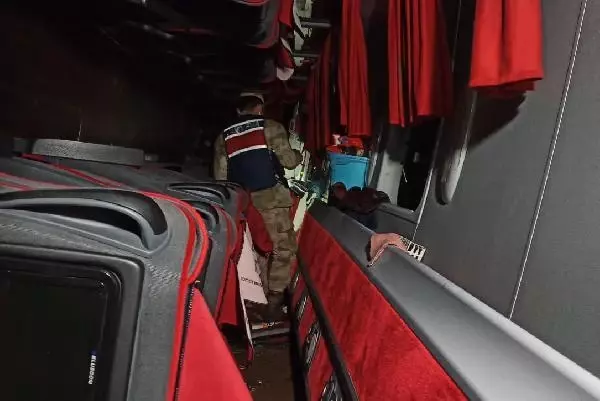SİVAS Sivas'ta yolcu otobüsü devrildi 39 yaralı - Yeniden SİVAS Sivas'ta yolcu otobüsü devrildi 39 yaralı - Yeniden