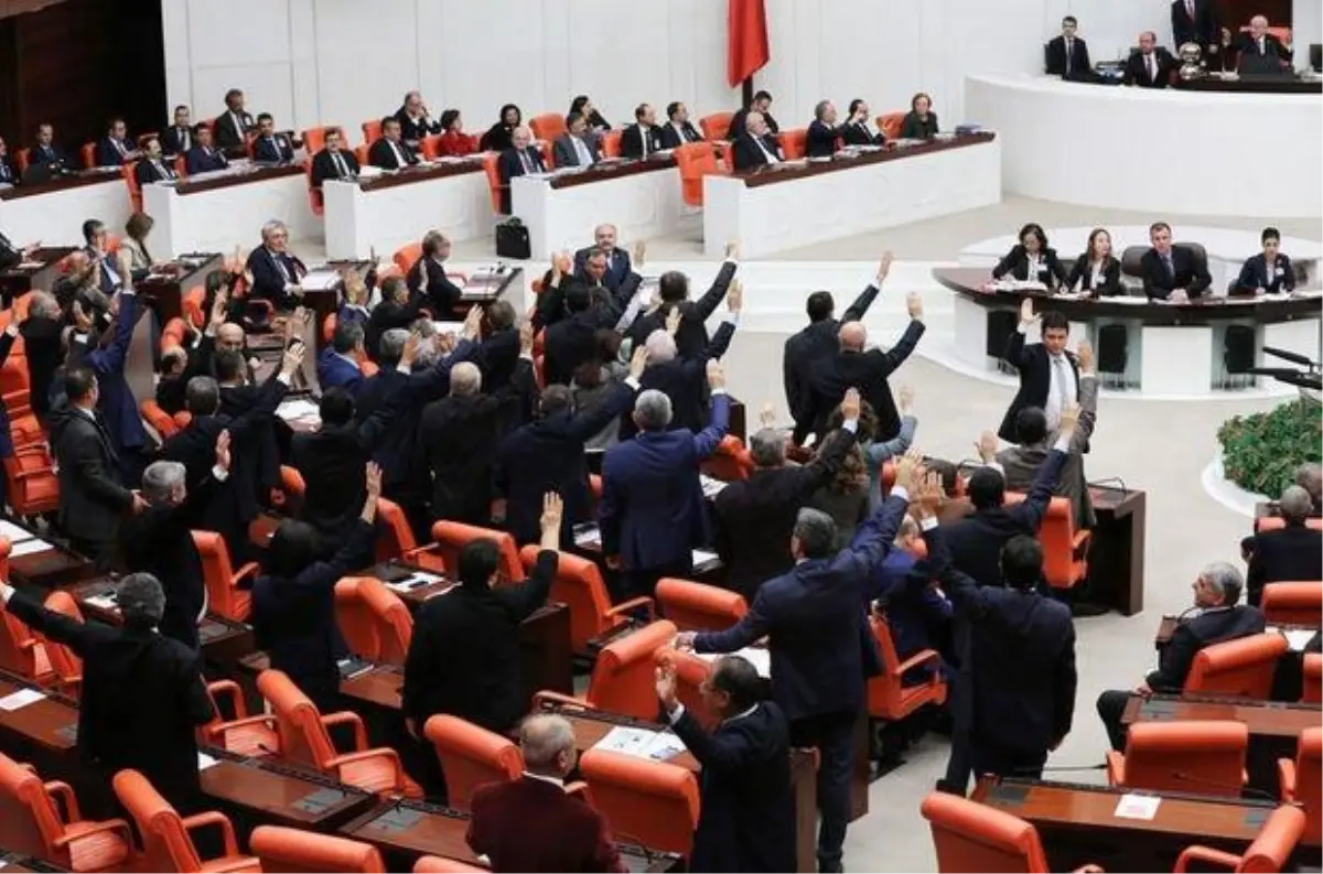 Son dakika: Muhalefetin oylarıyla reddedilen güvenlik soruşturması teklifi, AK Parti'nin itirazı üzerine Meclis'te tekrar oylanacak