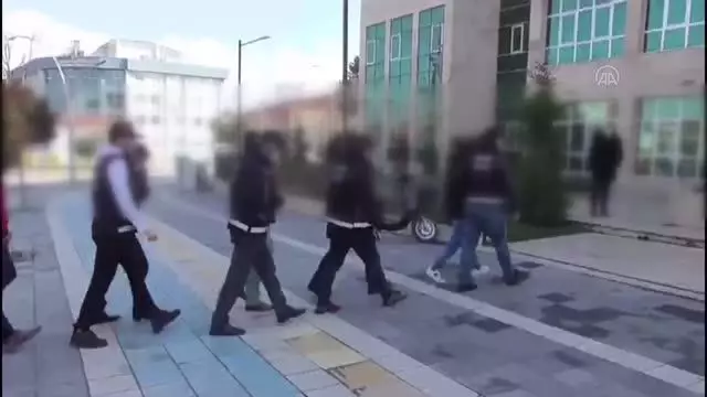 Tokat merkezli 4 ilde 'torbacı' operasyonunda yakalanan 7 şüpheli tutuklandı Tokat merkezli 4 ilde 'torbacı' operasyonunda yakalanan 7 şüpheli tutuklandı