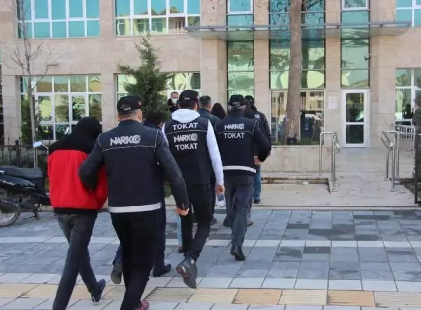 Tokat merkezli 4 ilde 'torbacı' operasyonunda yakalanan 7 şüpheli tutuklandı Tokat merkezli 4 ilde 'torbacı' operasyonunda yakalanan 7 şüpheli tutuklandı