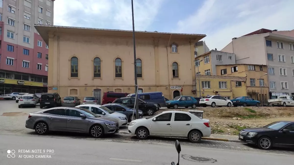 Üç asırlık caminin minaresi çimento kullanılmadan onarılıyor