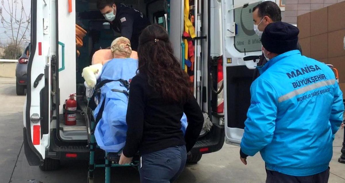 İşçinin üstüne oturduğu tiner tenekesi patladı, alevler içinde kaldı