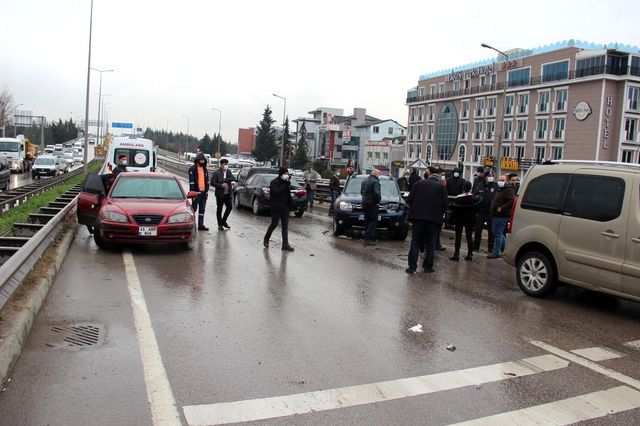yagmur yaginca kopru ustunde 6 arac birbirine 3 14035495 o