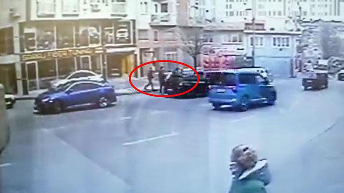 Yol verme kavgasında yanlışlıkla kendi arkadaşını yaraladı! Olay anı kamerada