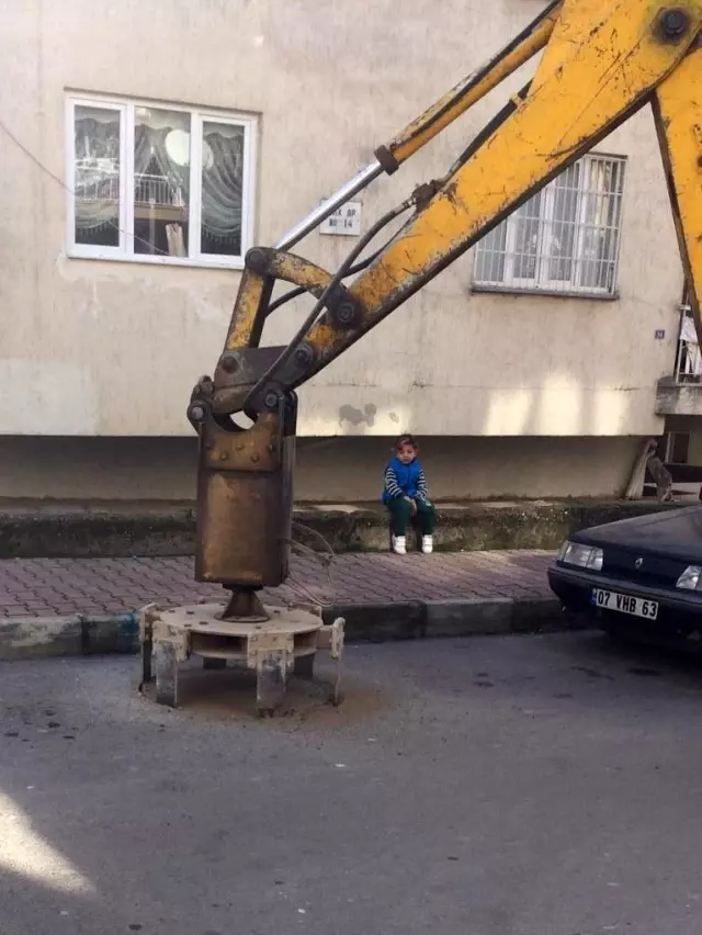 6 bin kanalizasyon kapağı yol seviyesine getiriliyor 6 bin kanalizasyon kapağı yol seviyesine getiriliyor