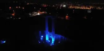 Ahmet Deniz Atabay: Apollon Tapınağı otizme dikkat çekmek için mavi renkte ışıklandırıldı Ahmet Deniz Atabay: Apollon Tapınağı otizme dikkat çekmek için mavi renkte ışıklandırıldı