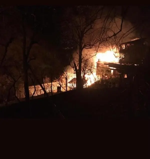Artvin'de bu kez Ortaköy yandı: 7 ev alevlere teslim oldu Artvin'de bu kez Ortaköy yandı: 7 ev alevlere teslim oldu