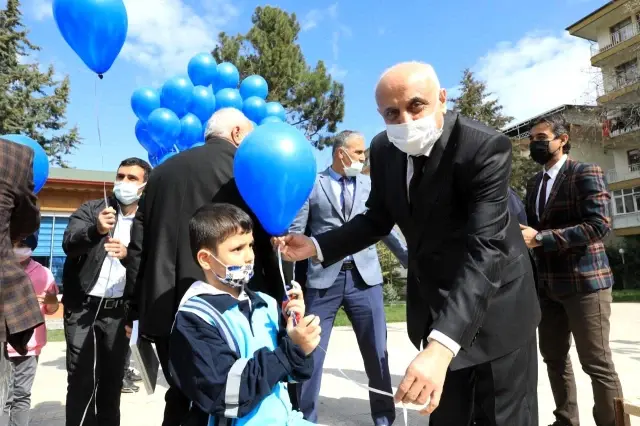 Battalgazi'de mavi balonlarla otizm farkındalığı Battalgazi'de mavi balonlarla otizm farkındalığı