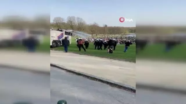 Belçika'da '1 Nisan şakası' polis müdahalesi ile son buldu Belçika'da '1 Nisan şakası' polis müdahalesi ile son buldu