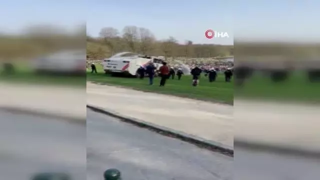 Belçika'da '1 Nisan şakası' polis müdahalesi ile son buldu Belçika'da '1 Nisan şakası' polis müdahalesi ile son buldu