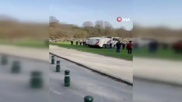 Belçika'da '1 Nisan şakası' polis müdahalesi ile son buldu Belçika'da '1 Nisan şakası' polis müdahalesi ile son buldu