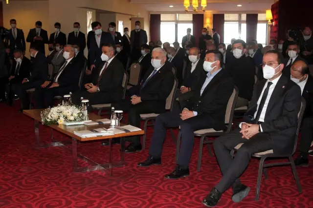Binali Yıldırım: 'Gelişmeler Türkiye'ye çok büyük fırsat penceresi açıyor, bunu görmemiz lazım' Binali Yıldırım: 'Gelişmeler Türkiye'ye çok büyük fırsat penceresi açıyor, bunu görmemiz lazım'