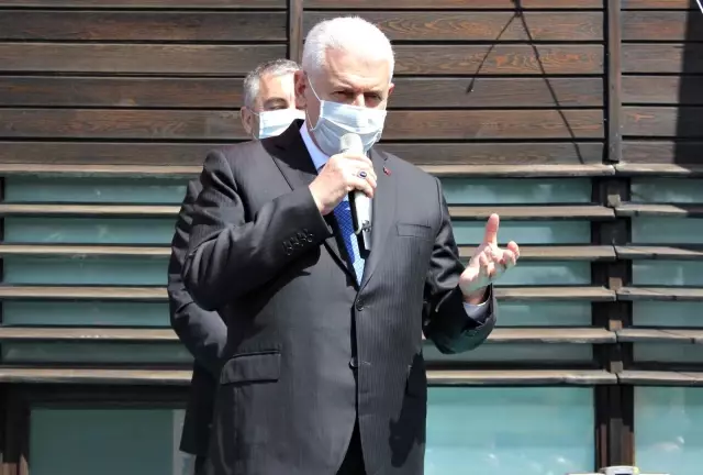 Binalı Yıldırım: 'Hedefimiz; İzmir'de yerel hizmeti AK Parti hizmetiyle buluşturmak olacak' Binalı Yıldırım: 'Hedefimiz; İzmir'de yerel hizmeti AK Parti hizmetiyle buluşturmak olacak'