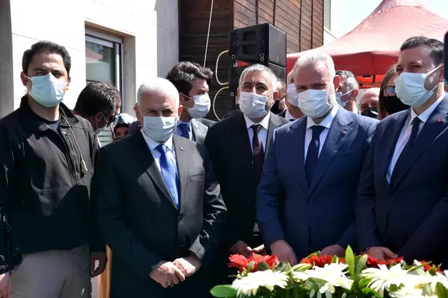 Binalı Yıldırım: 'Hedefimiz; İzmir'de yerel hizmeti AK Parti hizmetiyle buluşturmak olacak' Binalı Yıldırım: 'Hedefimiz; İzmir'de yerel hizmeti AK Parti hizmetiyle buluşturmak olacak'