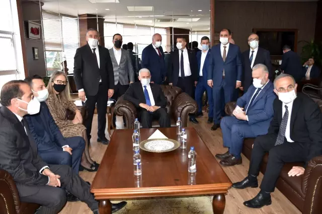 Binalı Yıldırım: 'Hedefimiz; İzmir'de yerel hizmeti AK Parti hizmetiyle buluşturmak olacak' Binalı Yıldırım: 'Hedefimiz; İzmir'de yerel hizmeti AK Parti hizmetiyle buluşturmak olacak'