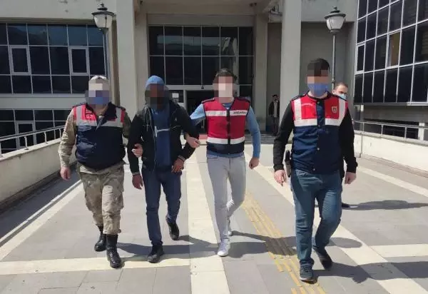 Çaldıkları bakır kabloları satmak isterken yakalandılar Çaldıkları bakır kabloları satmak isterken yakalandılar