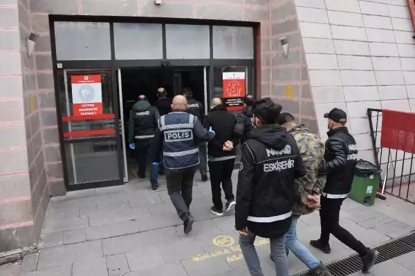Son dakika haberleri | ESKİŞEHİR Eskişehir merkezli 4 ilde uyuşturucu operasyonu; Uyuşturucuları ses sistemine gizlemişler Son dakika haberleri | ESKİŞEHİR Eskişehir merkezli 4 ilde uyuşturucu operasyonu; Uyuşturucuları ses sistemine gizlemişler