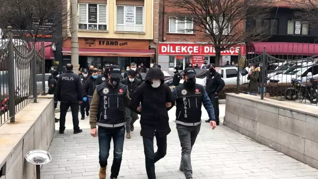 Son dakika haber... Eskişehir merkezli 4 ilde uyuşturucu operasyonu Son dakika haber... Eskişehir merkezli 4 ilde uyuşturucu operasyonu