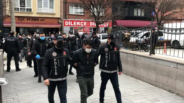 Son dakika haber... Eskişehir merkezli 4 ilde uyuşturucu operasyonu Son dakika haber... Eskişehir merkezli 4 ilde uyuşturucu operasyonu