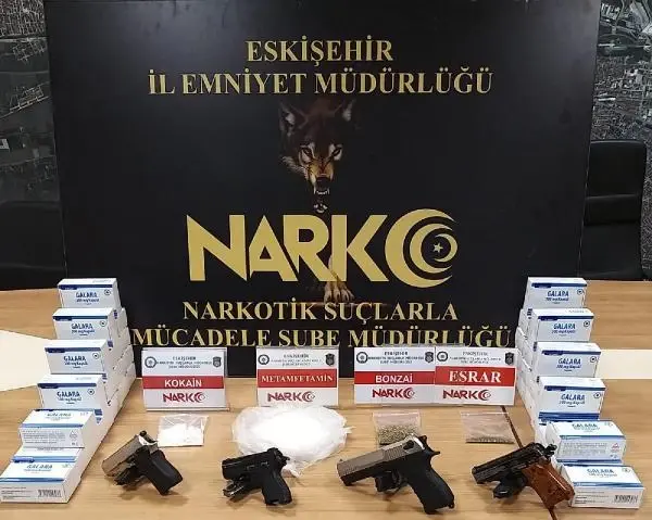 Son dakika haberleri | ESKİŞEHİR Eskişehir merkezli 4 ilde uyuşturucu operasyonu; Uyuşturucuları ses sistemine gizlemişler Son dakika haberleri | ESKİŞEHİR Eskişehir merkezli 4 ilde uyuşturucu operasyonu; Uyuşturucuları ses sistemine gizlemişler