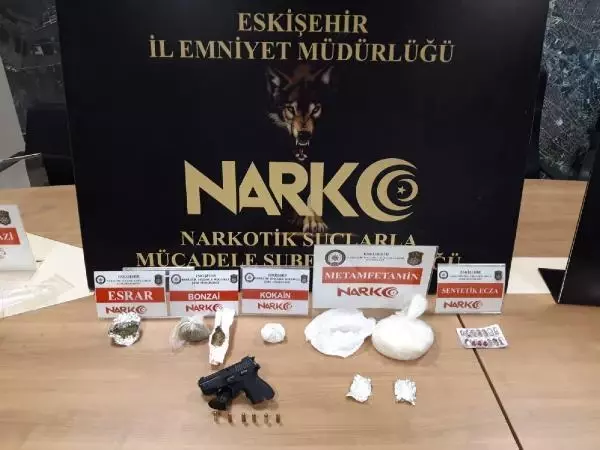 Son dakika haberleri | ESKİŞEHİR Eskişehir merkezli 4 ilde uyuşturucu operasyonu; Uyuşturucuları ses sistemine gizlemişler Son dakika haberleri | ESKİŞEHİR Eskişehir merkezli 4 ilde uyuşturucu operasyonu; Uyuşturucuları ses sistemine gizlemişler
