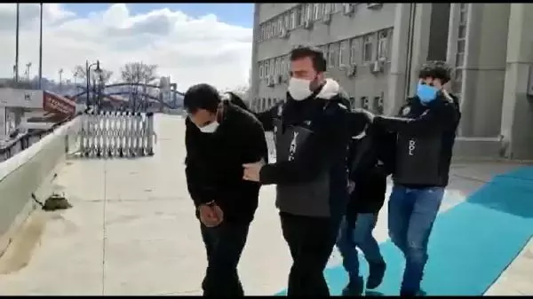 FETÖ yalanıyla kadına evini sattıran 3 kişi yakalandı FETÖ yalanıyla kadına evini sattıran 3 kişi yakalandı