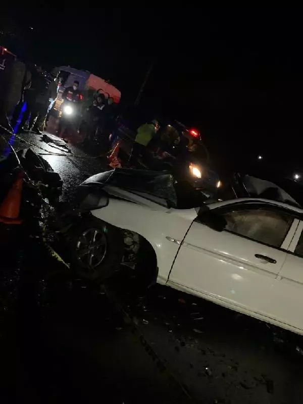 Gaziantep'te otomobil ile hafif ticari araç çarpıştı; 2 ölü, 10 yaralı Gaziantep'te otomobil ile hafif ticari araç çarpıştı; 2 ölü, 10 yaralı