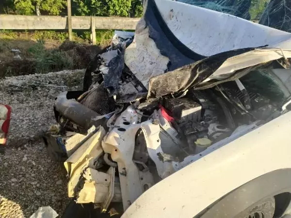 Son dakika gündem: Hafif ticari araç, kamyonete çarptı: 1 ölü, 2 yaralı Son dakika gündem: Hafif ticari araç, kamyonete çarptı: 1 ölü, 2 yaralı