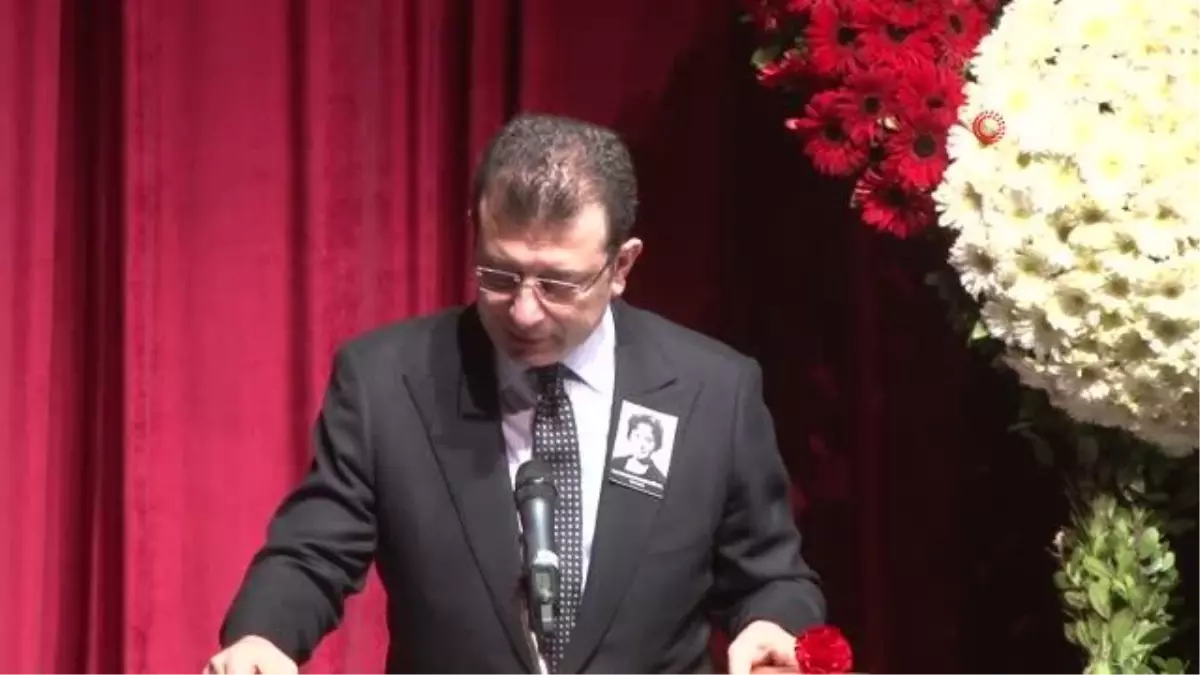 Handan Ertuğrul için Muhsin Ertuğrul Sahnesi'nde bir tören düzenlendi