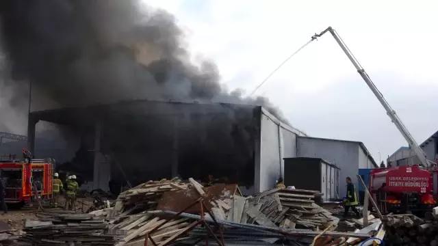 Son dakika haber... İplik fabrikasında çıkan yangın, 5 saatlik çalışmada kontrol altına alındı Son dakika haber... İplik fabrikasında çıkan yangın, 5 saatlik çalışmada kontrol altına alındı