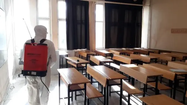 Okulda akılalmaz olay! Öğrenci 'Flütü silmiştim' dedi ama 14 kişi koronavirüse yakalandı Okulda akılalmaz olay! Öğrenci 'Flütü silmiştim' dedi ama 14 kişi koronavirüse yakalandı